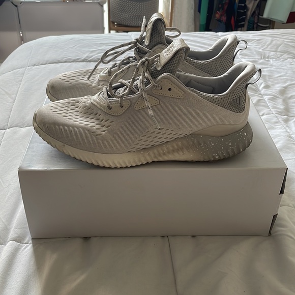 Alphabounce 1 Reigning Champ - Picture 2 of 5
